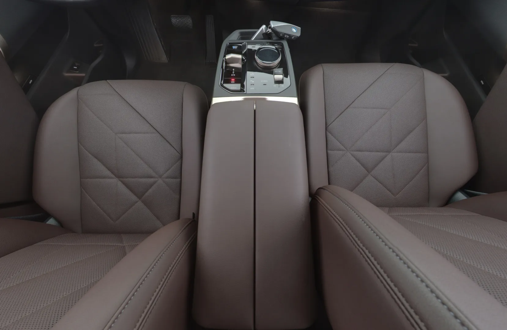 BMW iX MOL-435 carousel image
