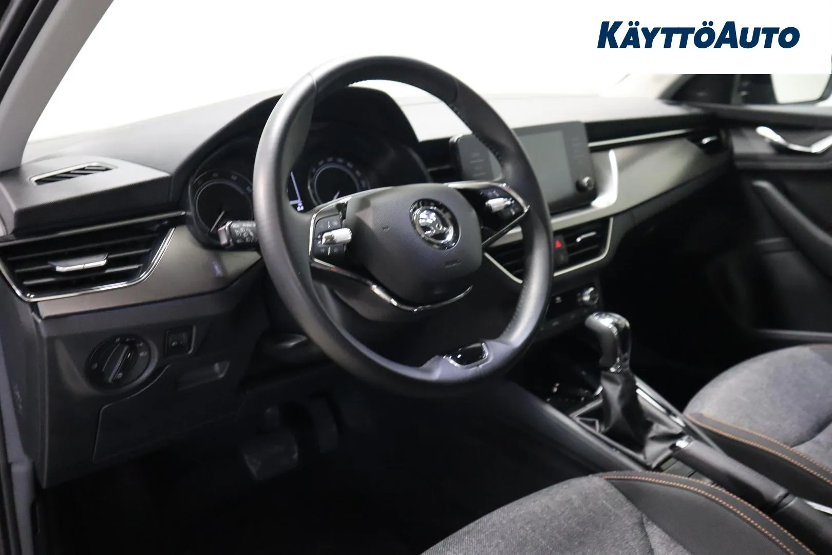 SKODA Kamiq JMH-472 carousel image