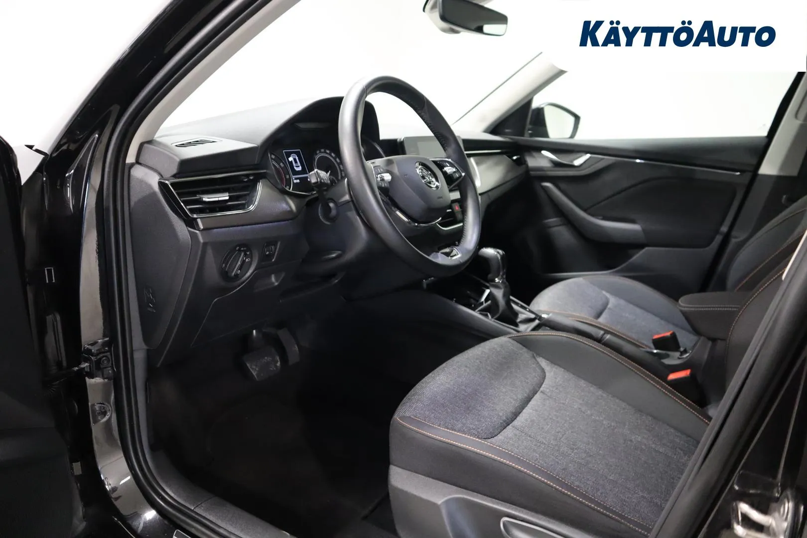 SKODA Kamiq JMH-472 carousel image