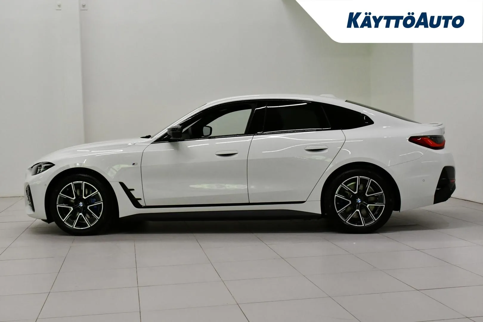 BMW i4 CSH-506 carousel image