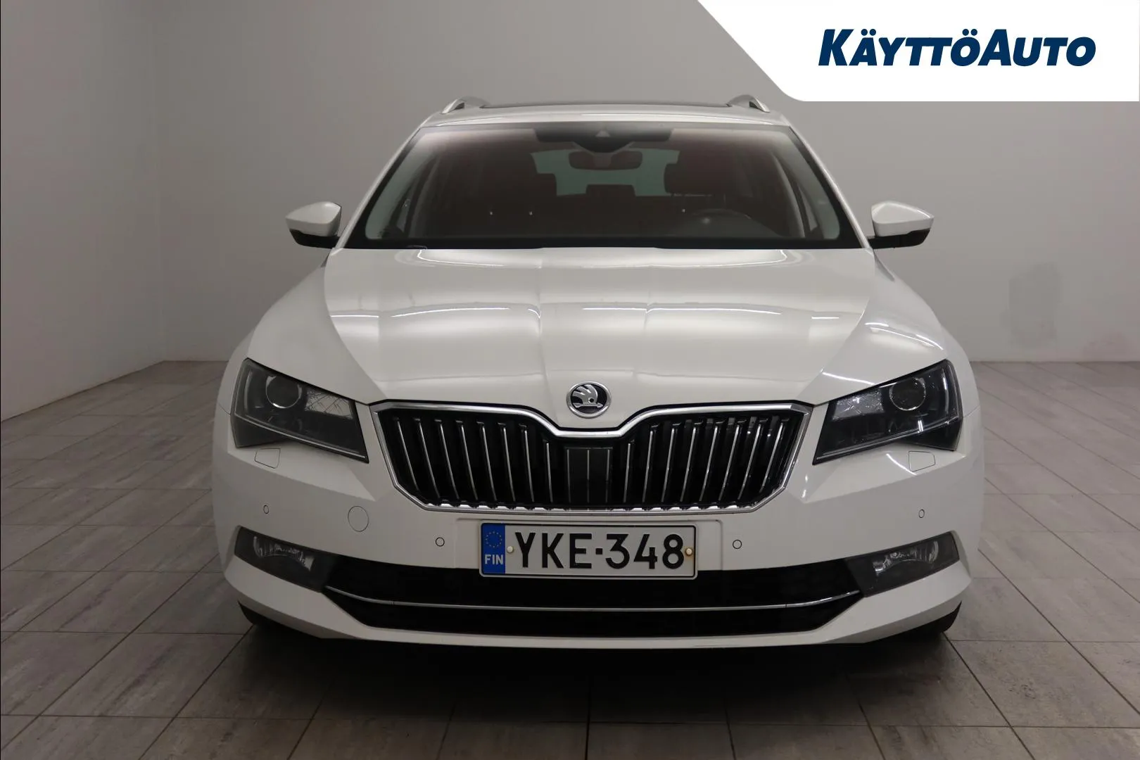 Skoda Superb YKE-348 carousel image
