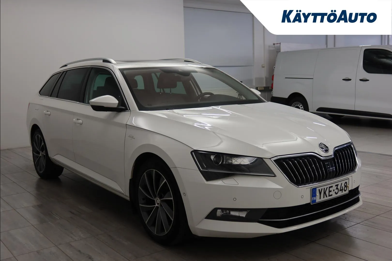 Skoda Superb YKE-348 carousel image