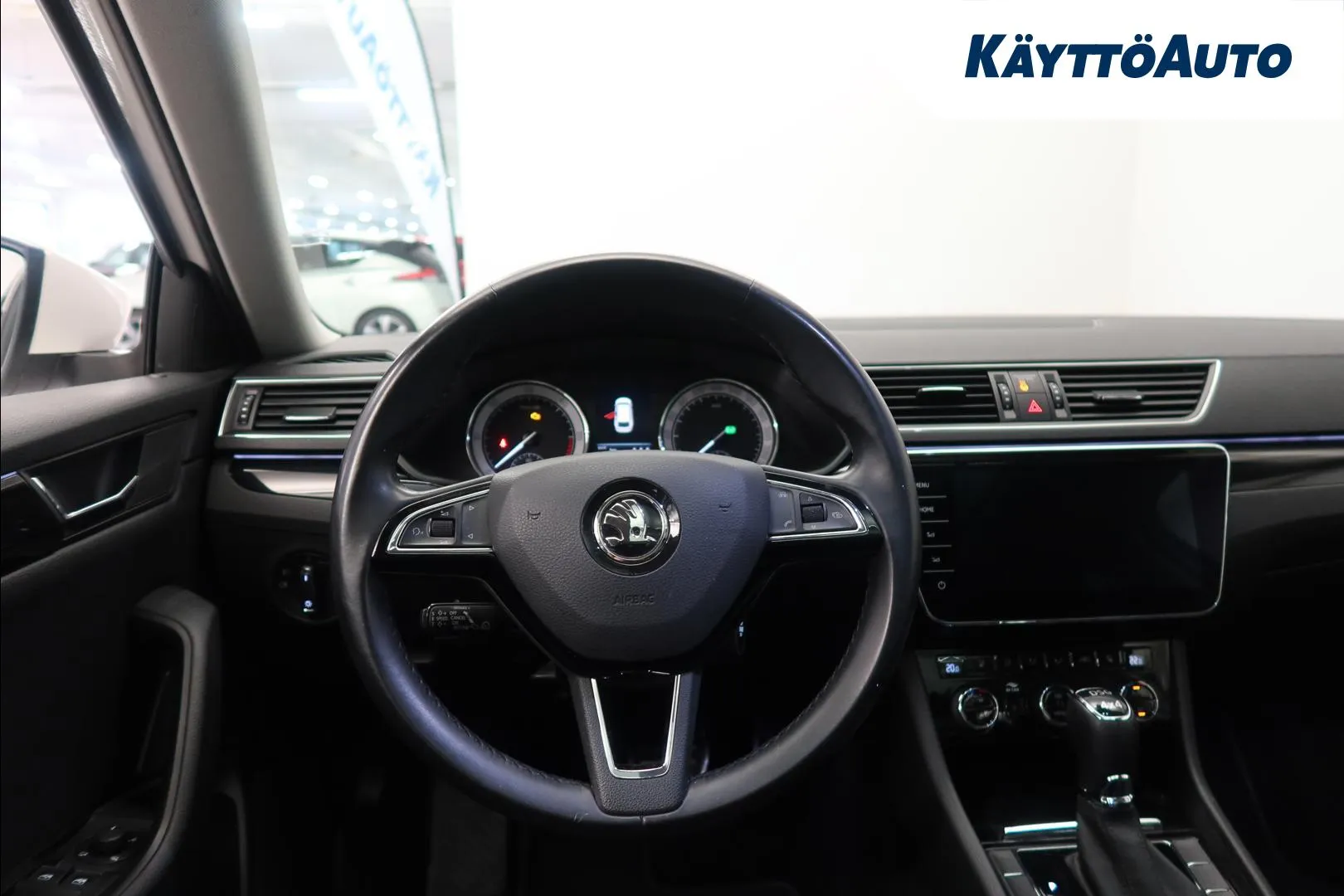 Skoda Superb YKE-348 carousel image