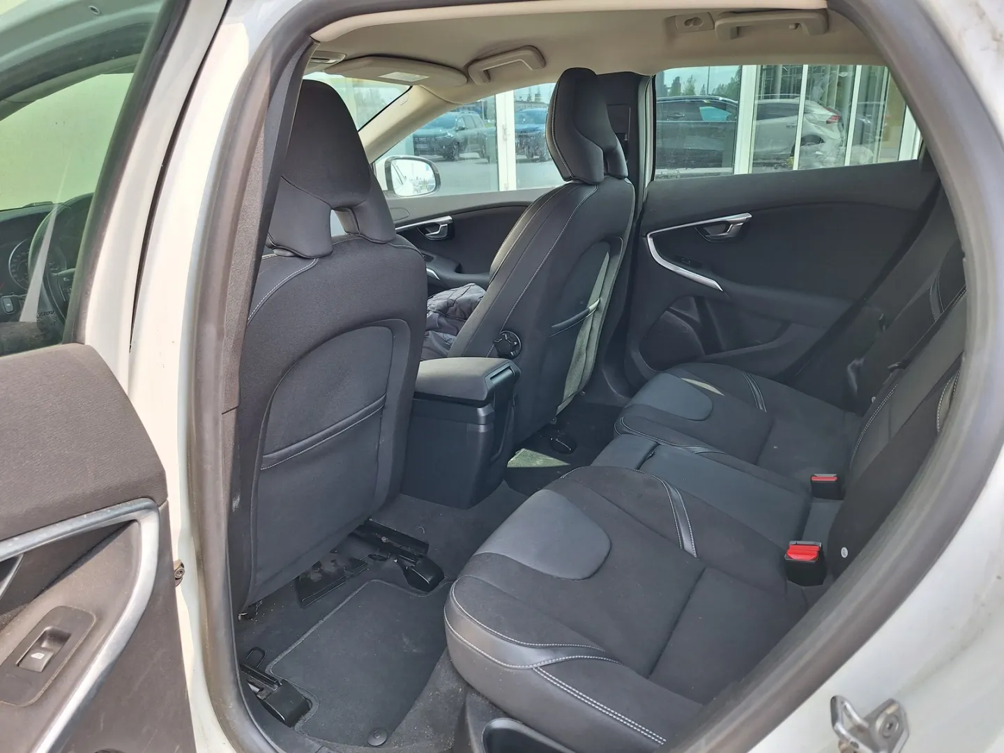 VOLVO V40 ENE-776 carousel image