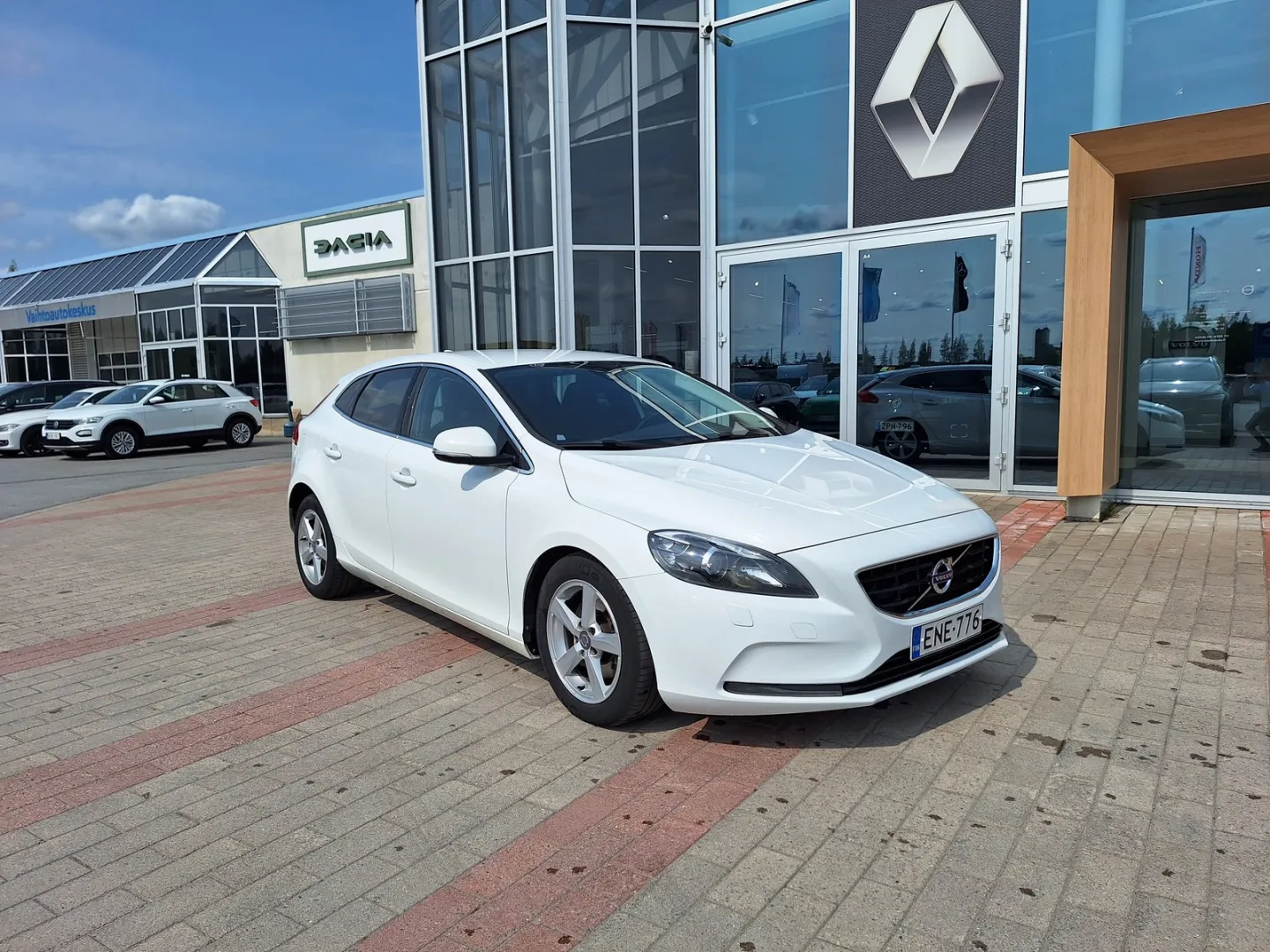 VOLVO V40 ENE-776 carousel image