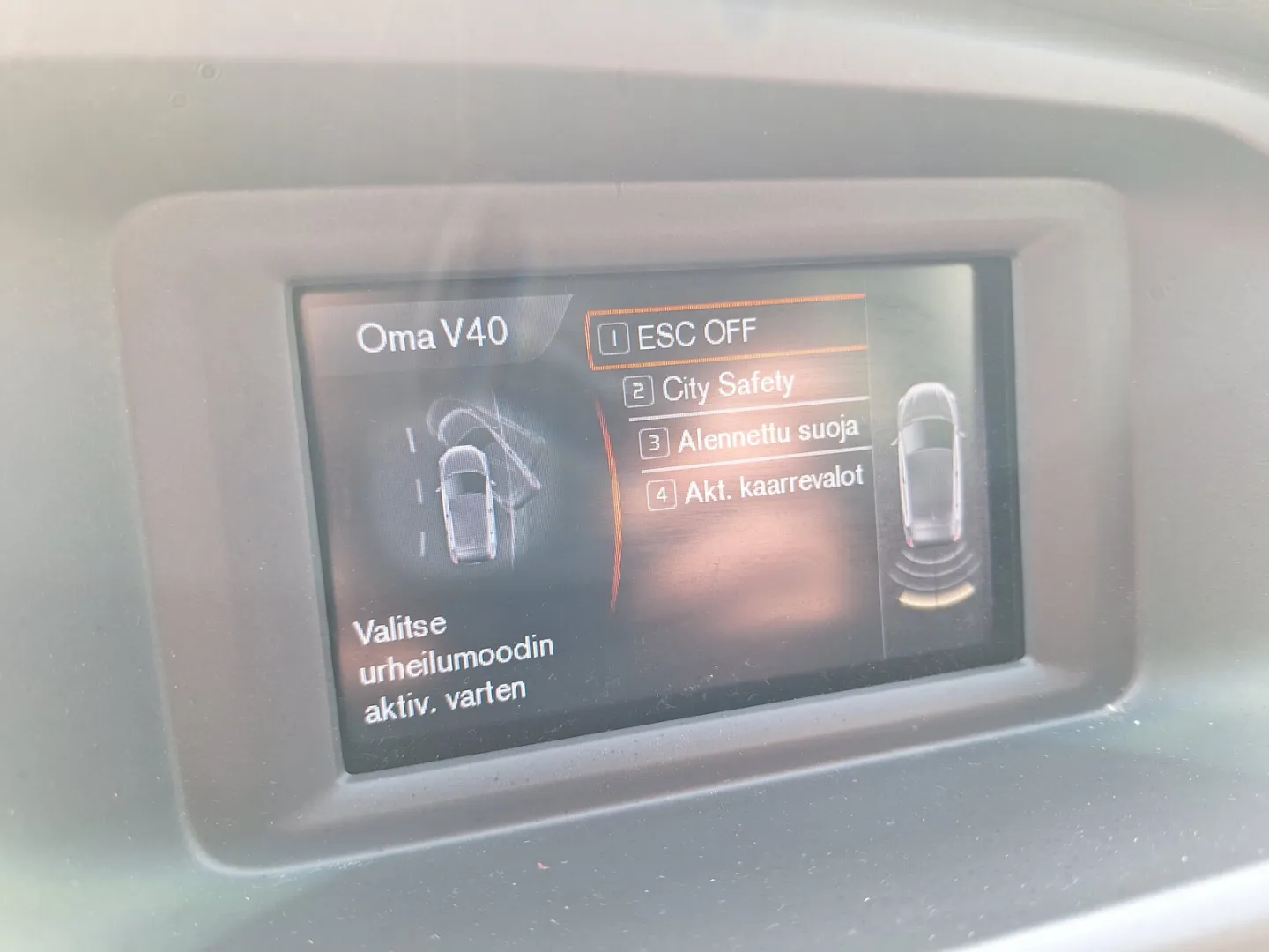 VOLVO V40 ENE-776 carousel image