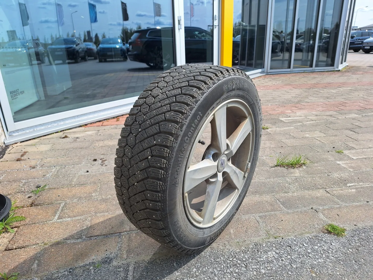 VOLVO V40 ENE-776 carousel image