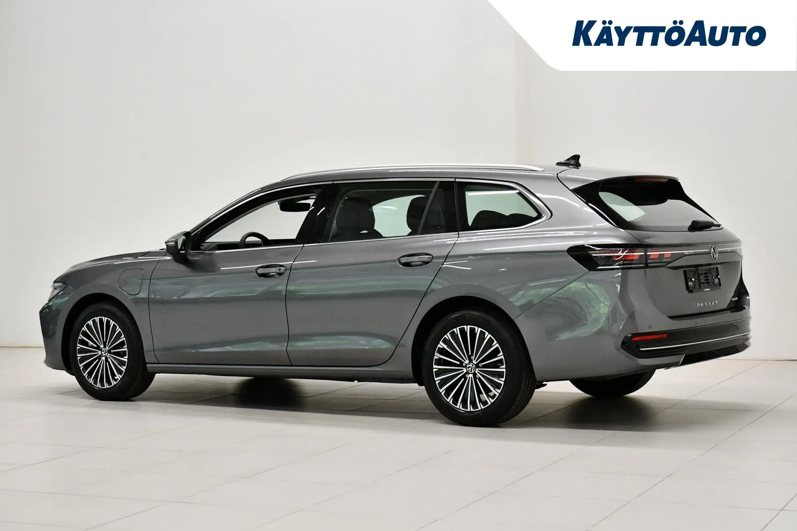 Volkswagen Passat XTL-666 carousel image