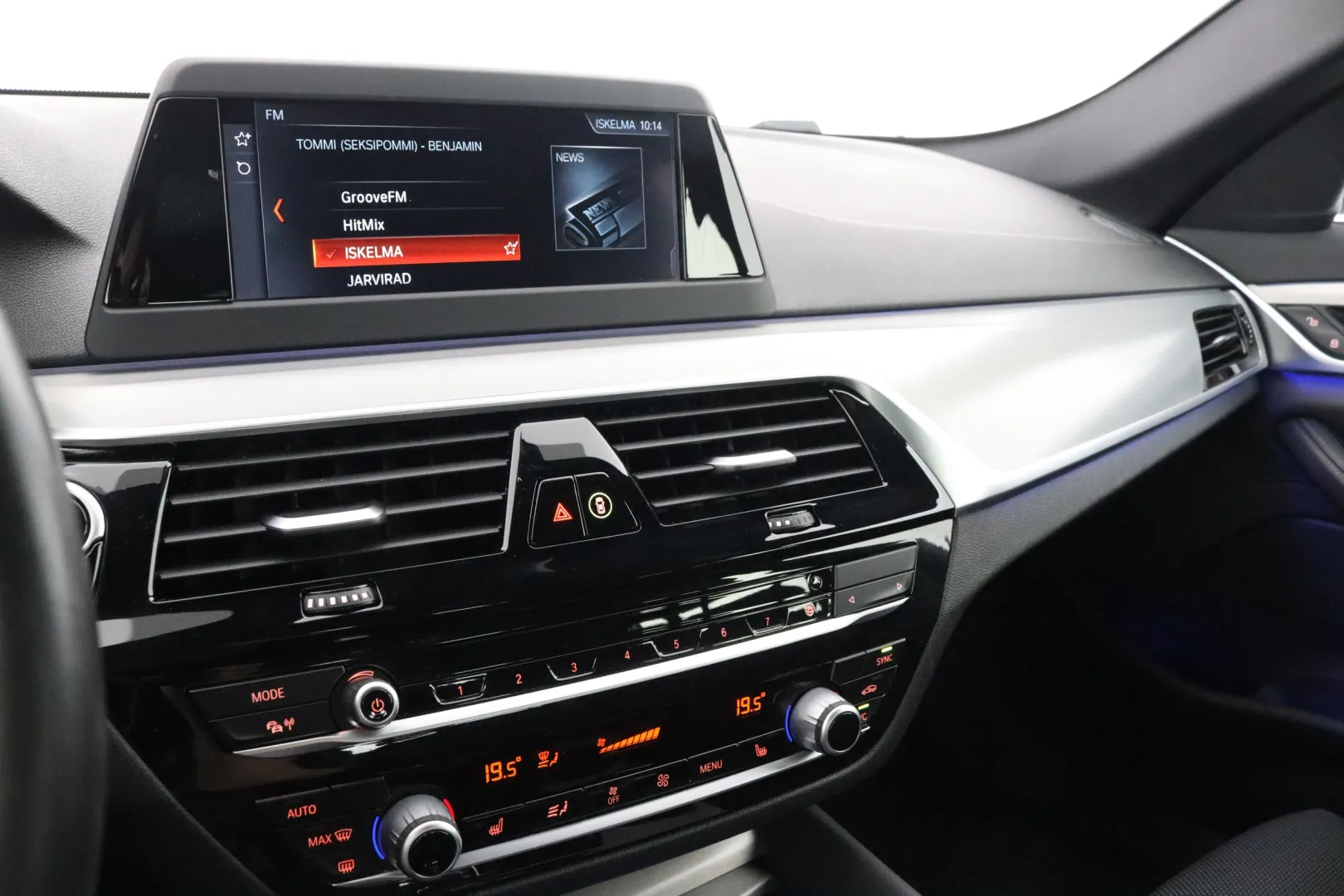 BMW 520 NLG-175 carousel image