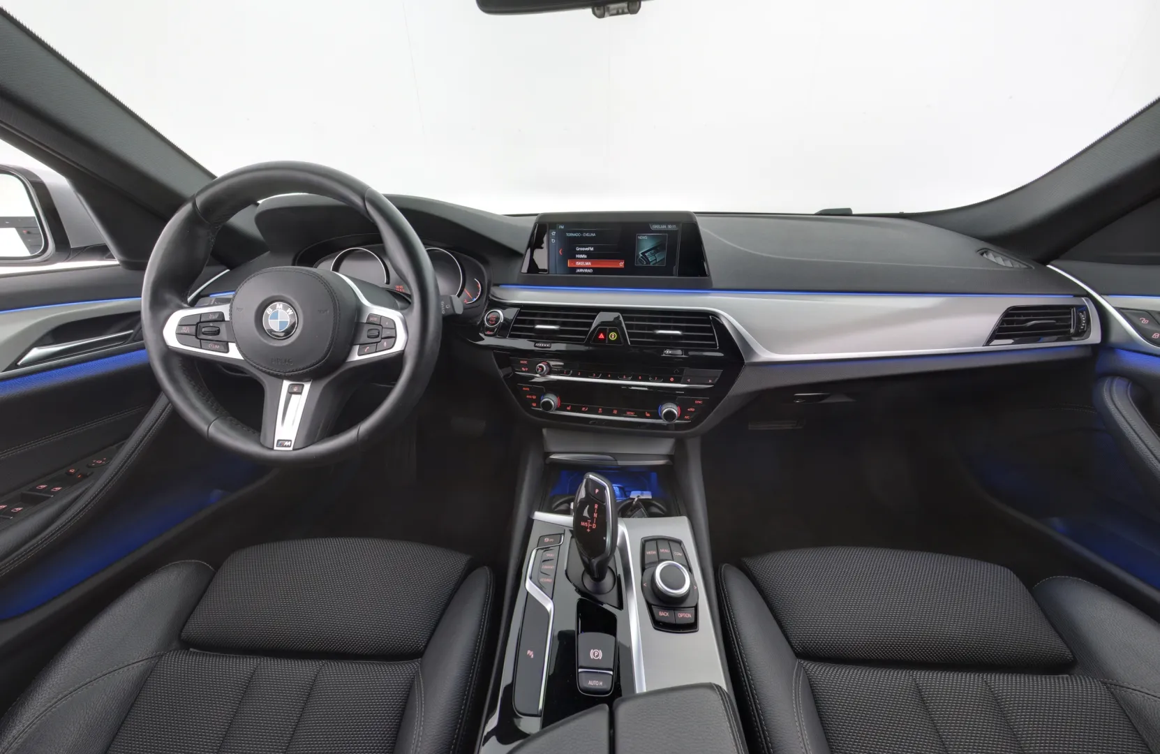 BMW 520 NLG-175 carousel image