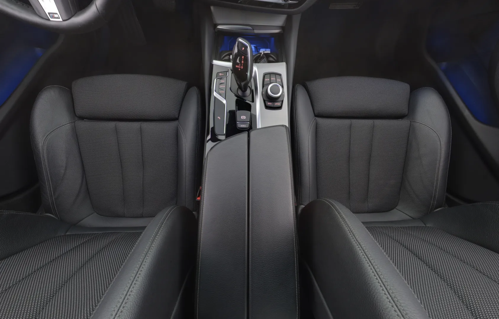 BMW 520 NLG-175 carousel image