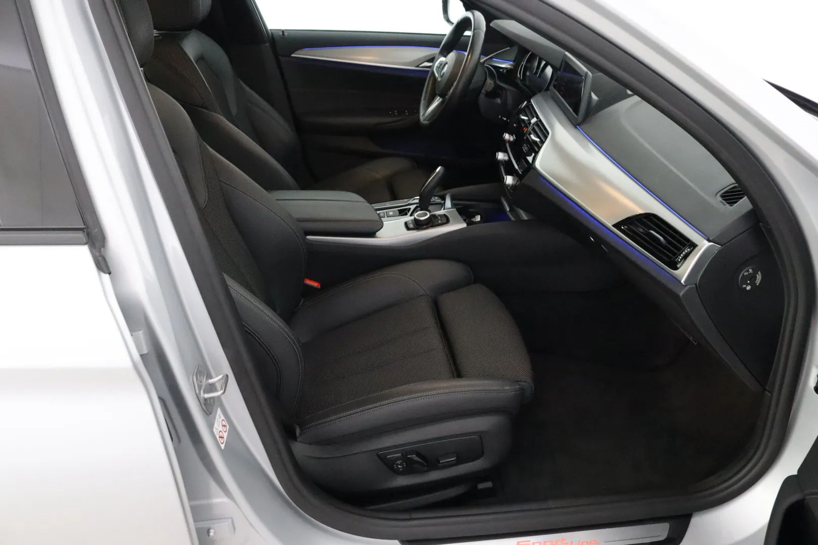 BMW 520 NLG-175 carousel image