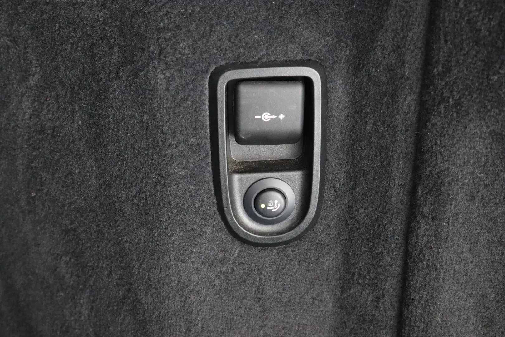 BMW 520 NLG-175 carousel image