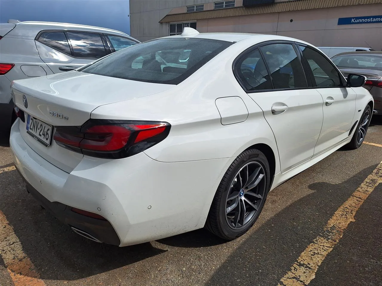 BMW 530e xDrive A Charge ZNV-246 carousel image