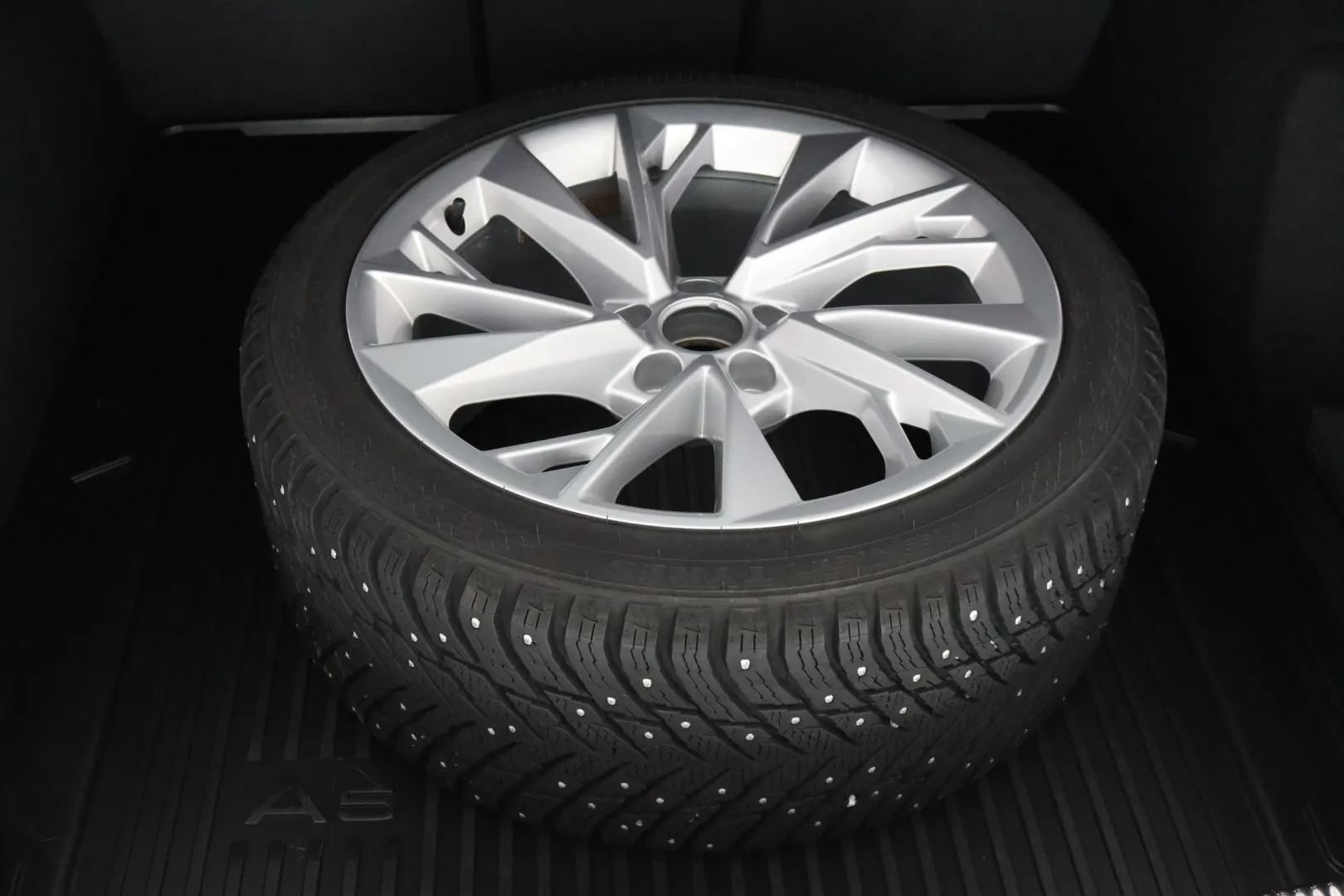AUDI A5 OZF-860 carousel image