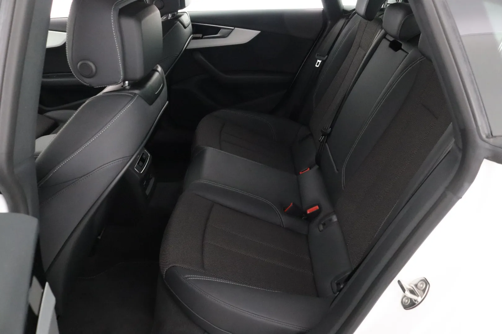 AUDI A5 OZF-860 carousel image