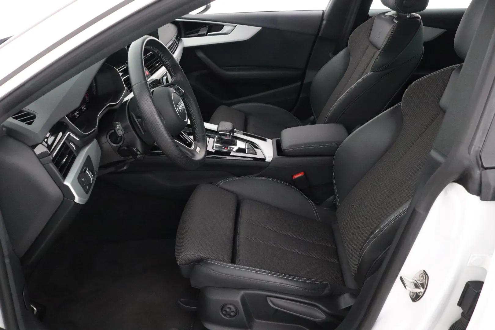 AUDI A5 OZF-860 carousel image