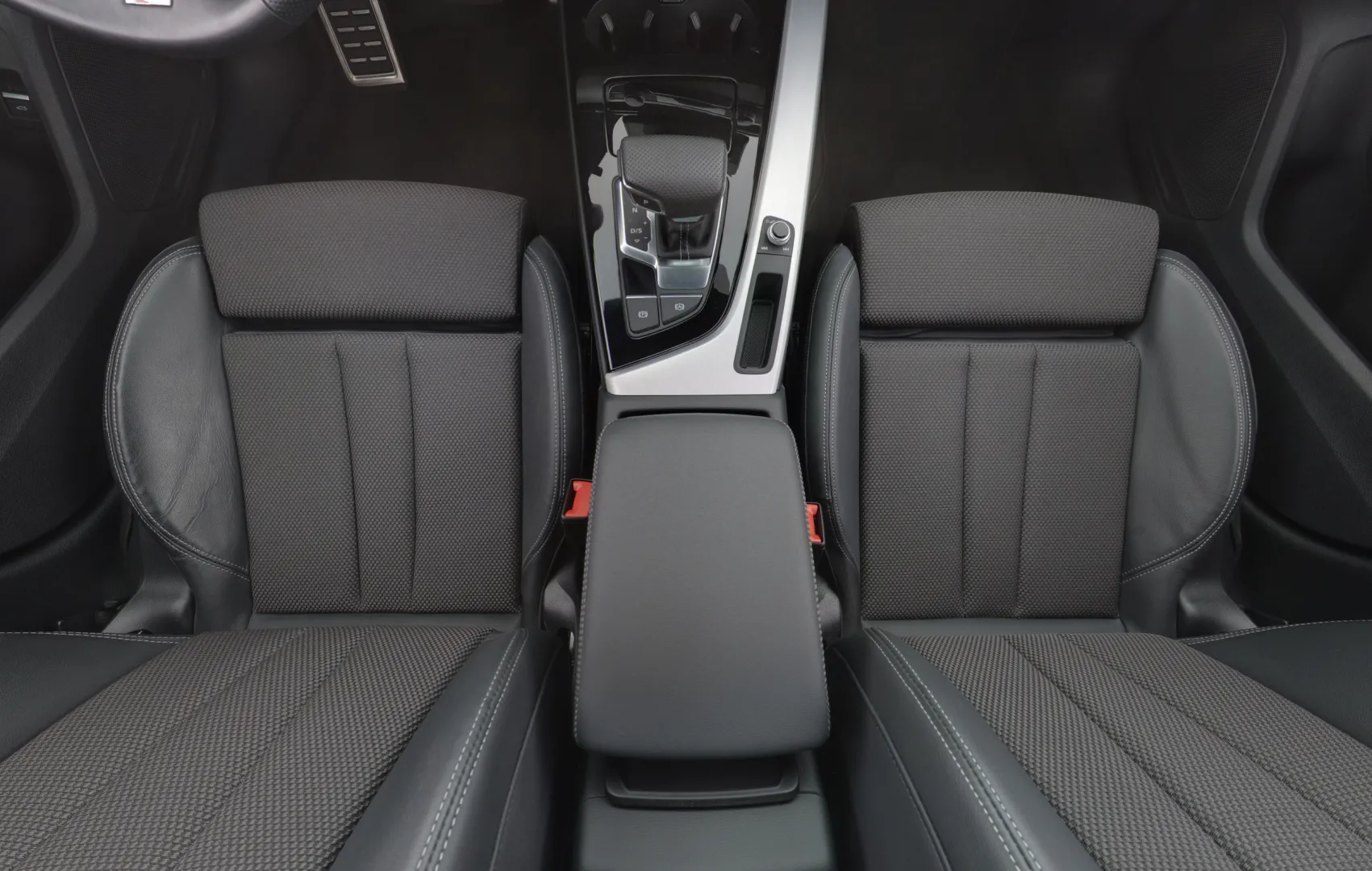 AUDI A5 OZF-860 carousel image