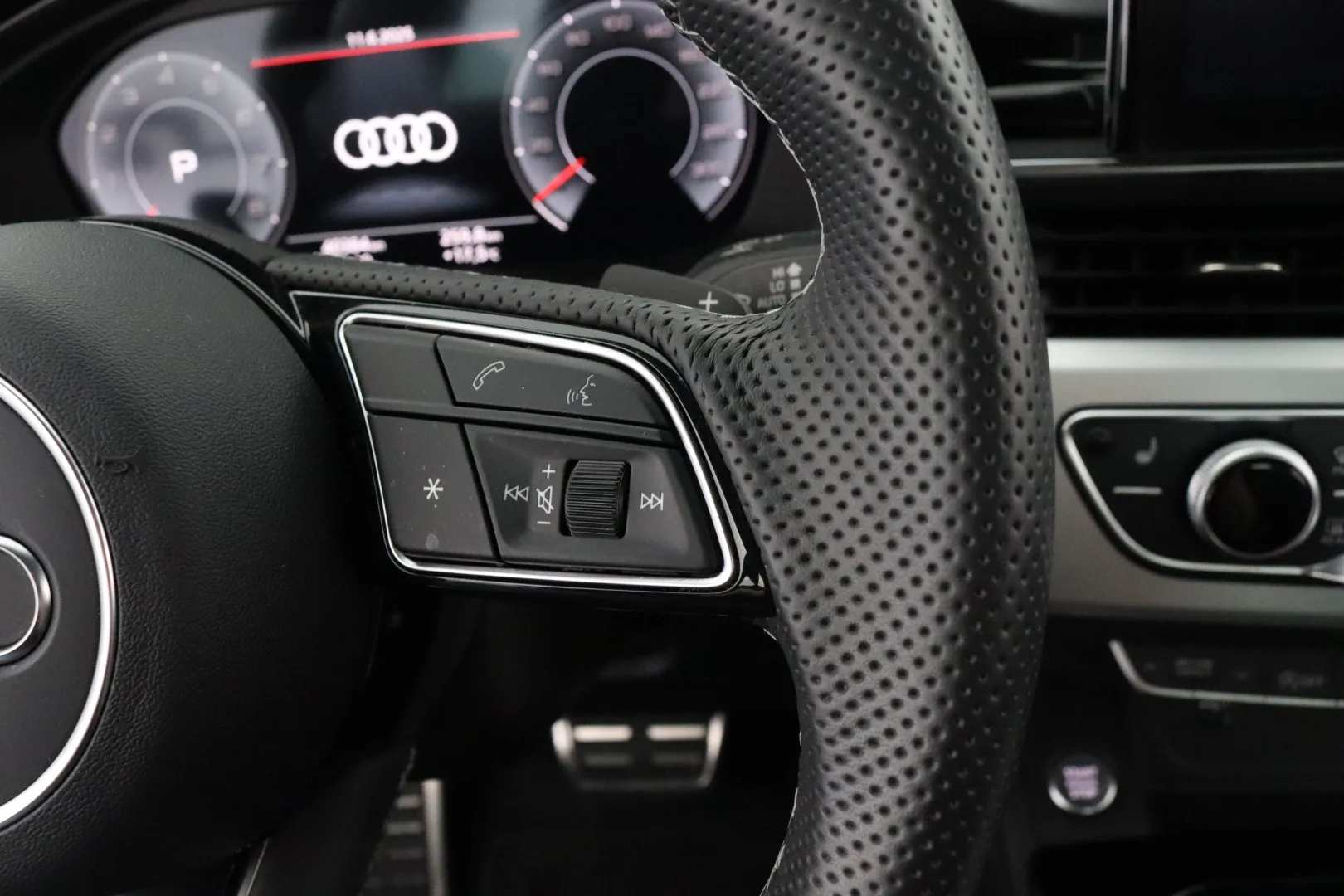 AUDI A5 OZF-860 carousel image