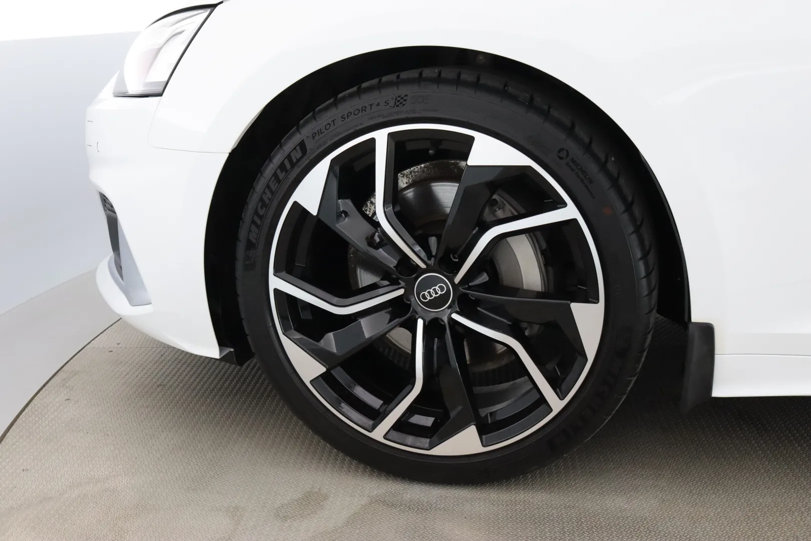 AUDI A5 OZF-860 carousel image
