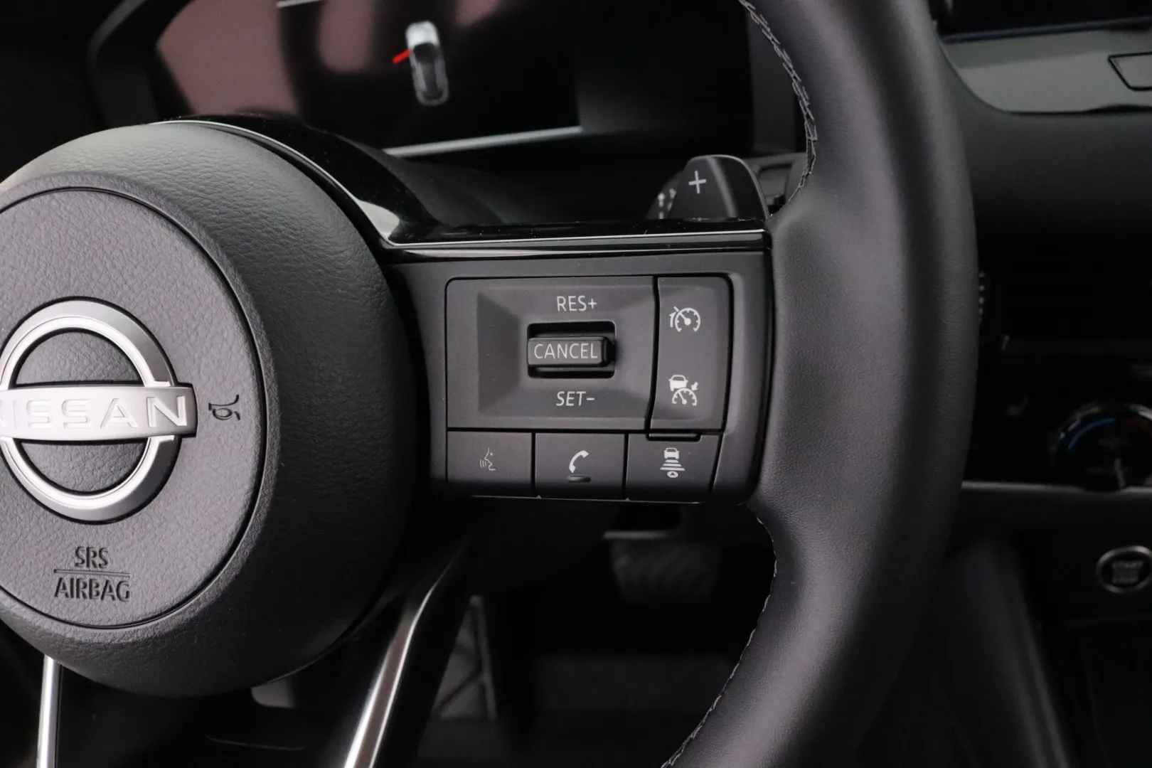 NISSAN Qashqai GPV-807 carousel image