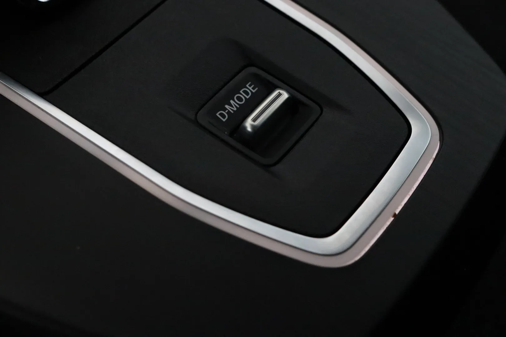 NISSAN Qashqai GPV-807 carousel image