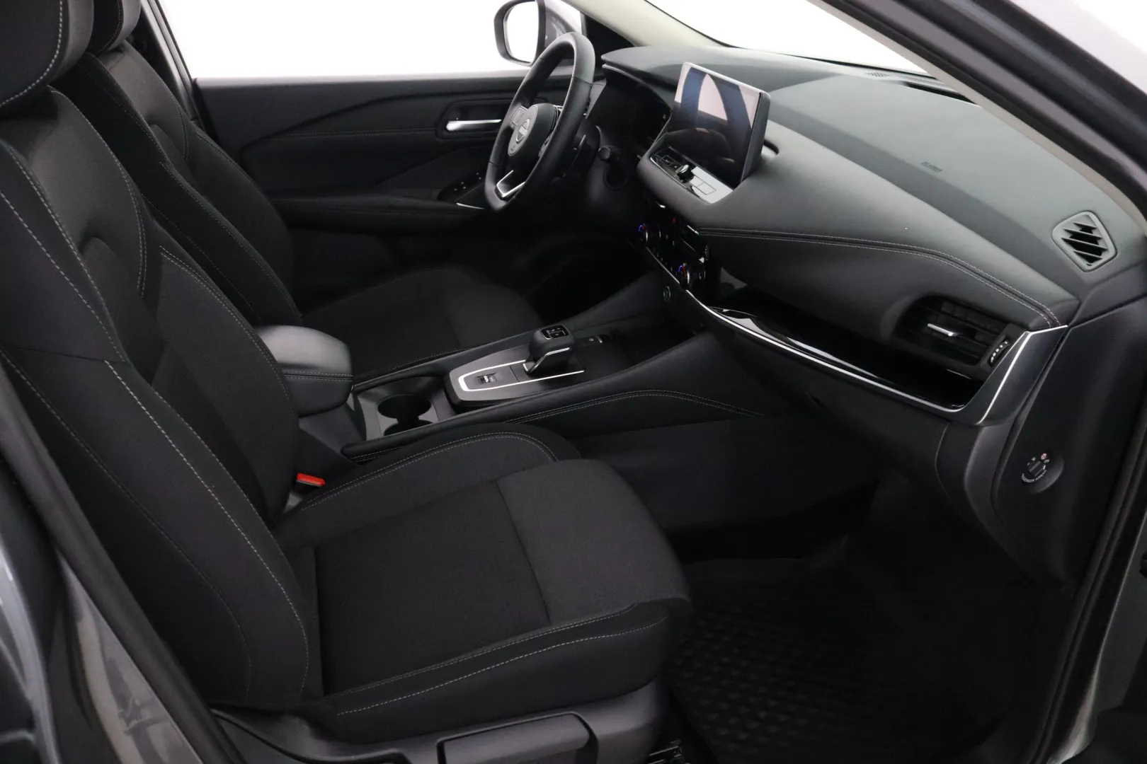 NISSAN Qashqai GPV-807 carousel image