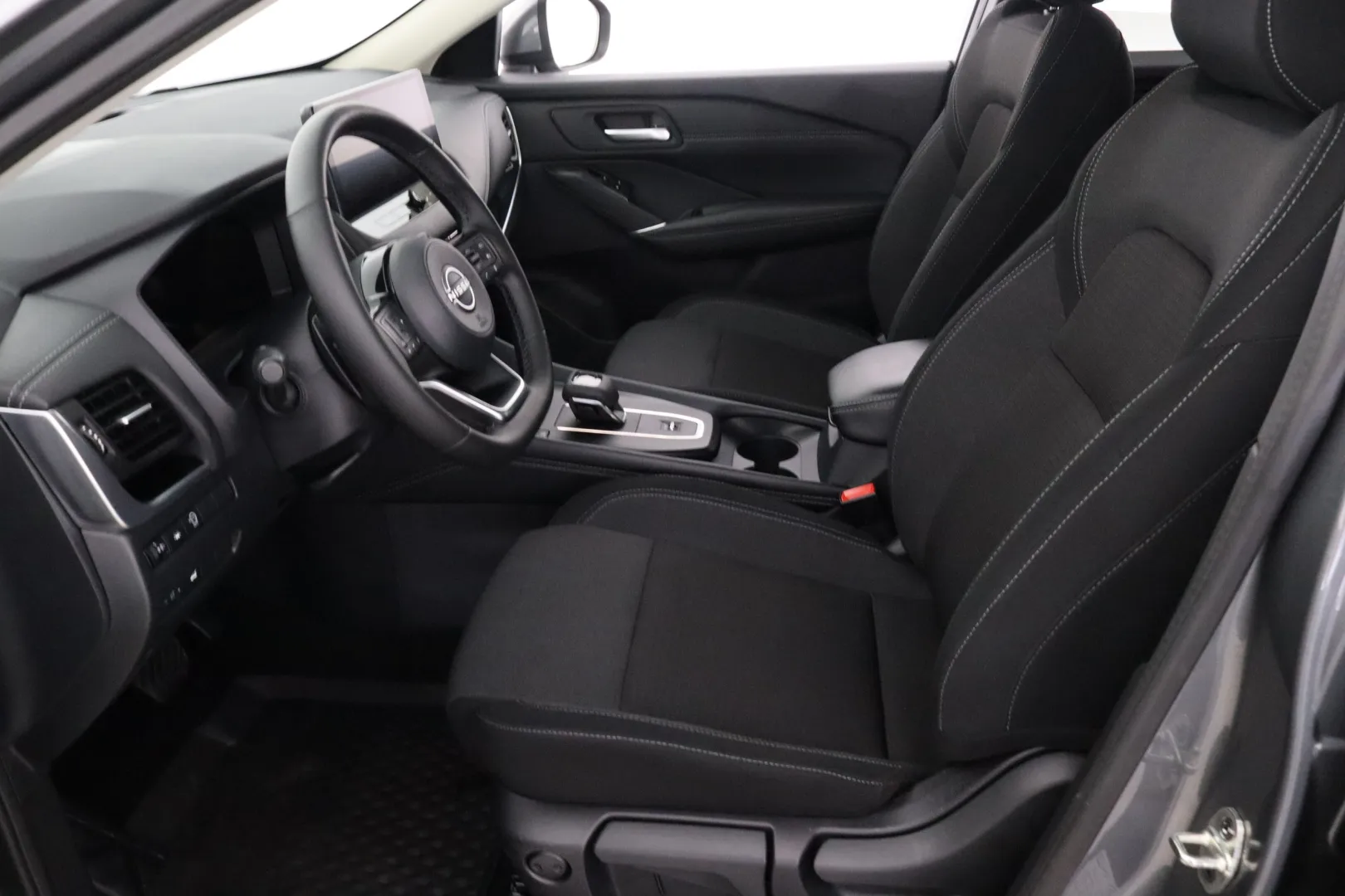 NISSAN Qashqai GPV-807 carousel image