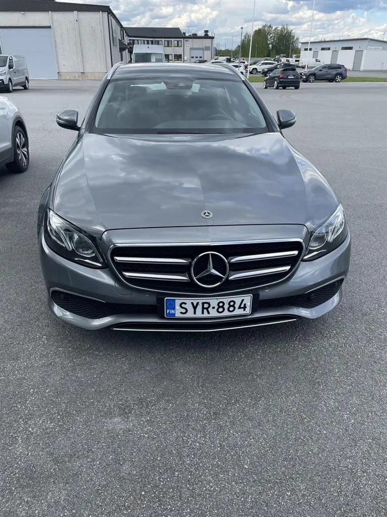 MERCEDES-BENZ E SYR-884 carousel image