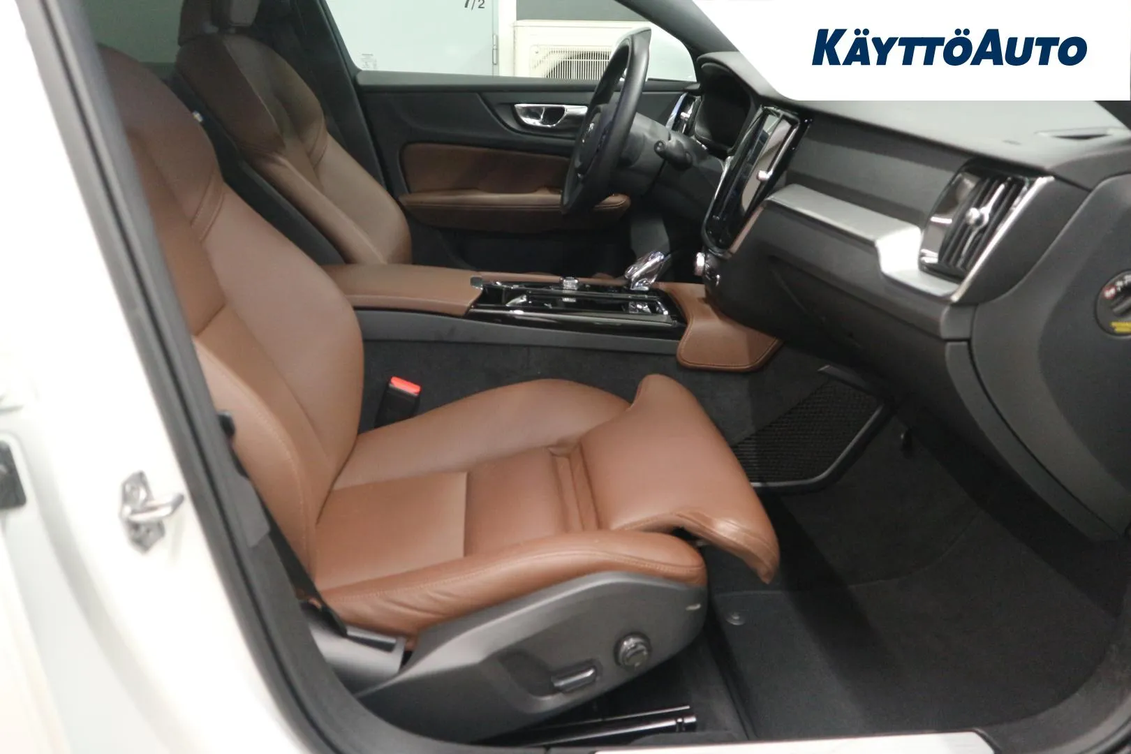 VOLVO V60 JPL-859 carousel image