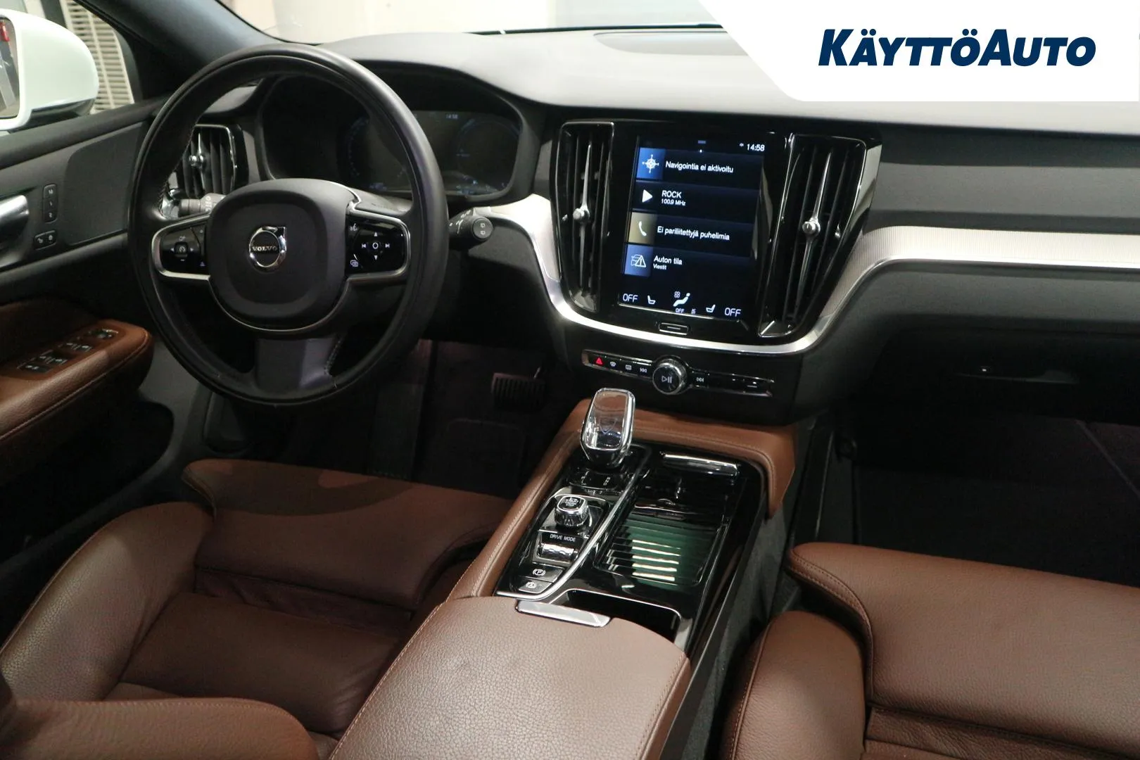 VOLVO V60 JPL-859 carousel image