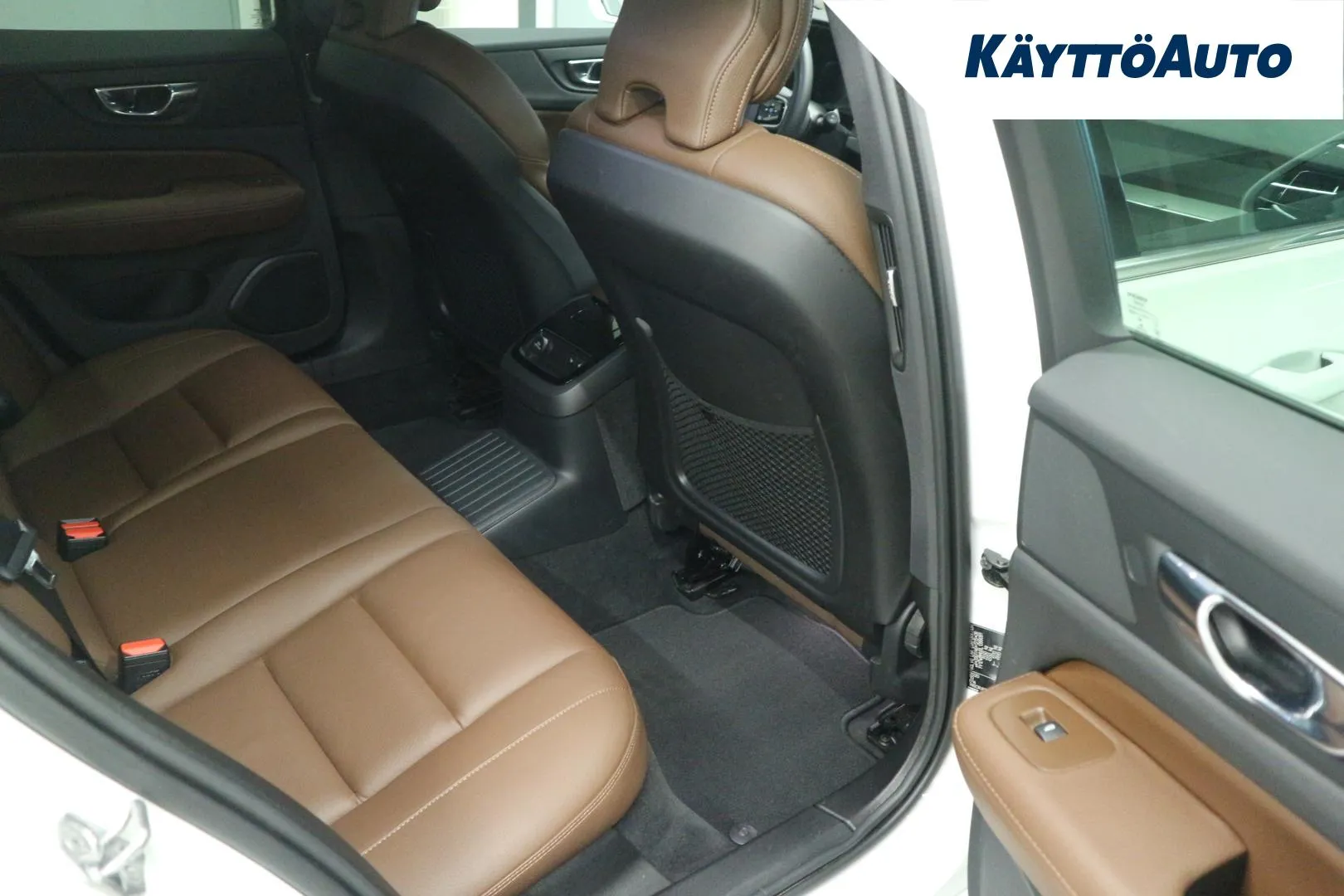 VOLVO V60 JPL-859 carousel image