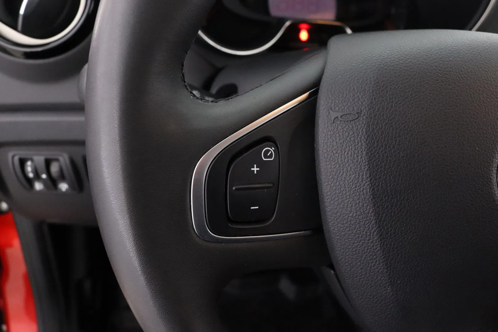 RENAULT Captur JLI-456 carousel image