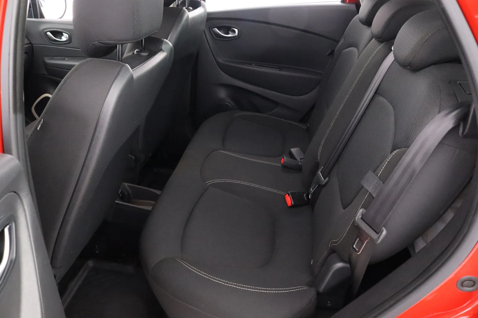 RENAULT Captur JLI-456 carousel image