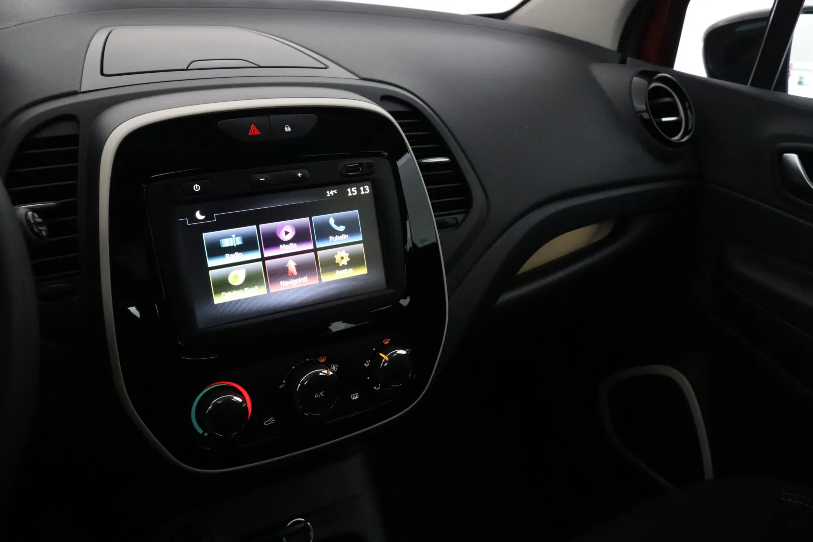 RENAULT Captur JLI-456 carousel image