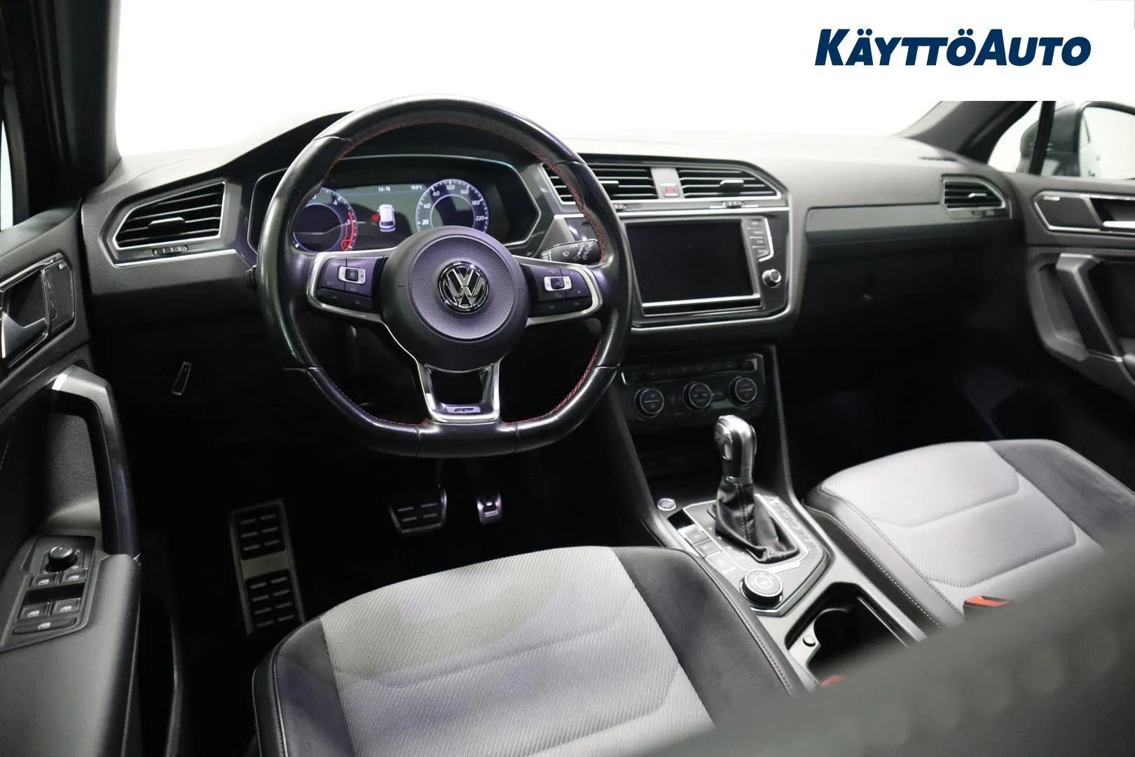 Volkswagen Tiguan CLR-976 carousel image