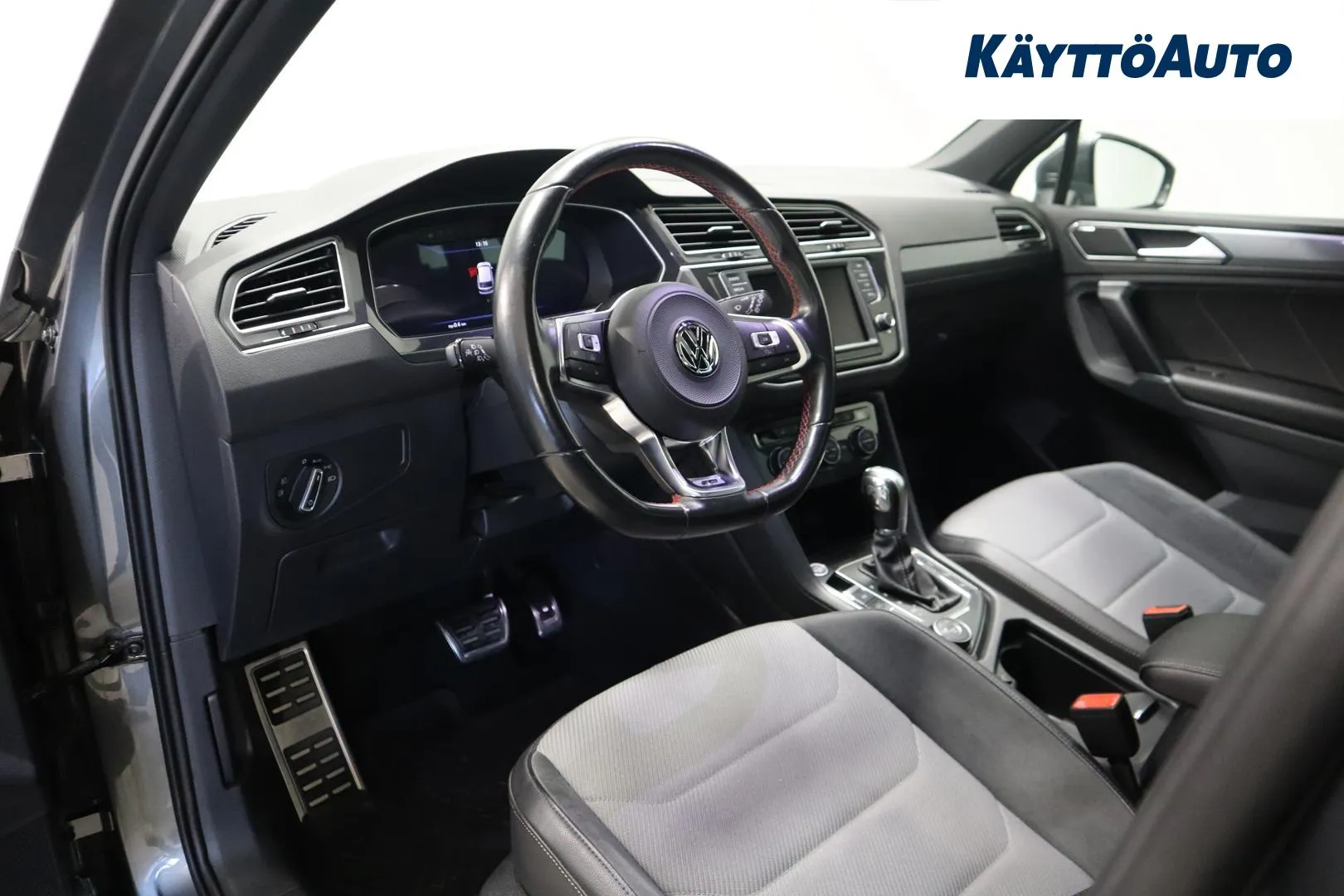 Volkswagen Tiguan CLR-976 carousel image