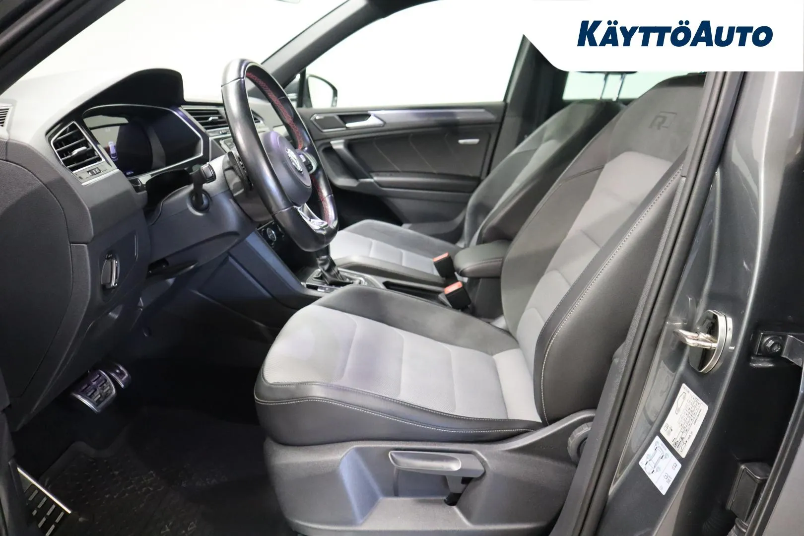 Volkswagen Tiguan CLR-976 carousel image