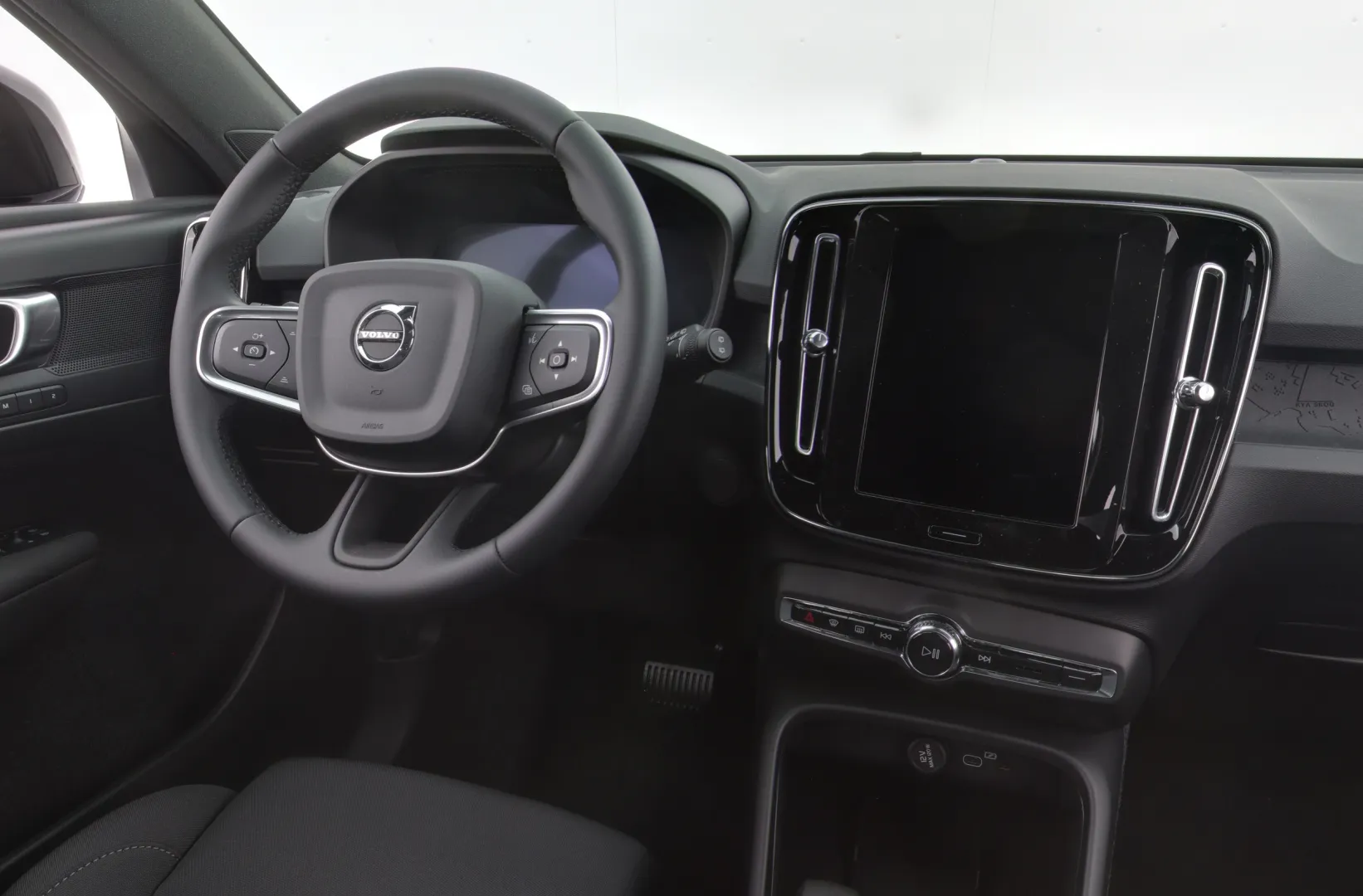 Volvo EX40 JOF-314 carousel image