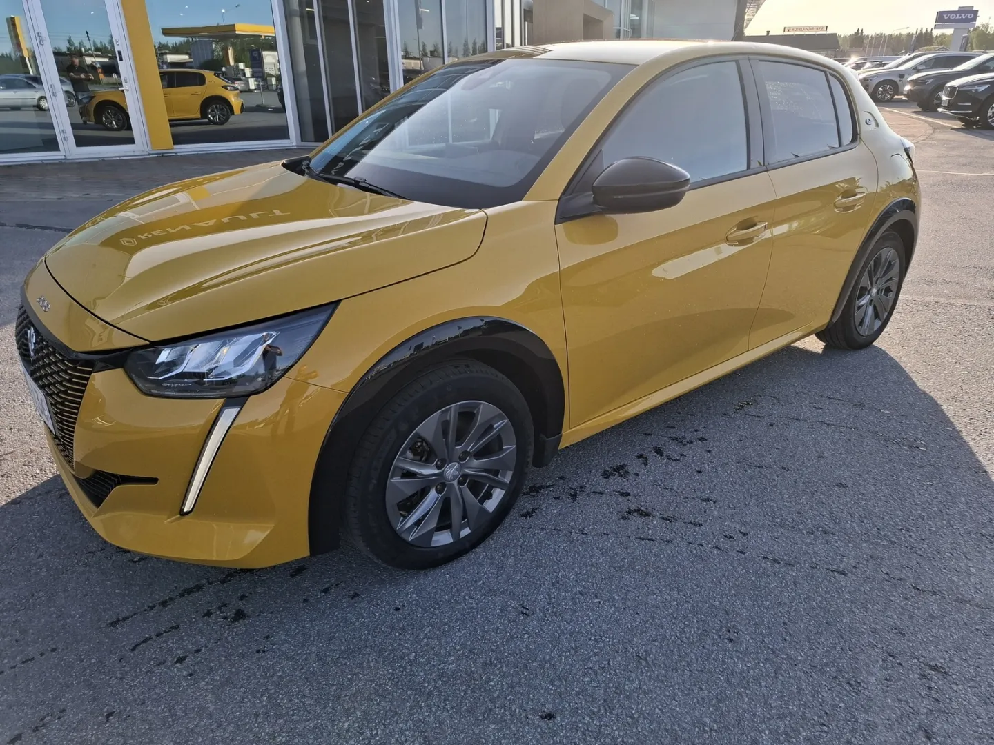 PEUGEOT e-208 JML-136 carousel image