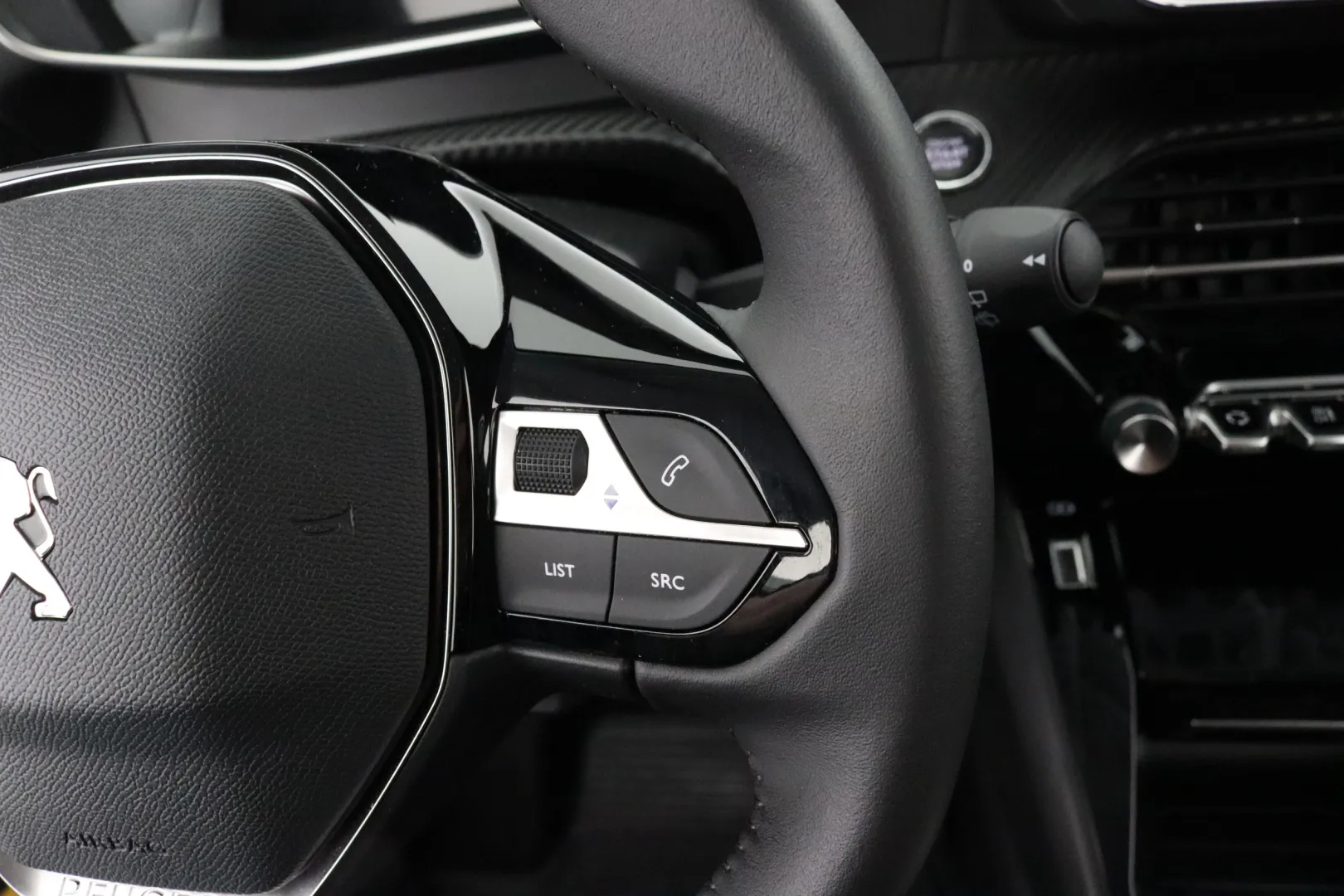 PEUGEOT e-208 JML-136 carousel image