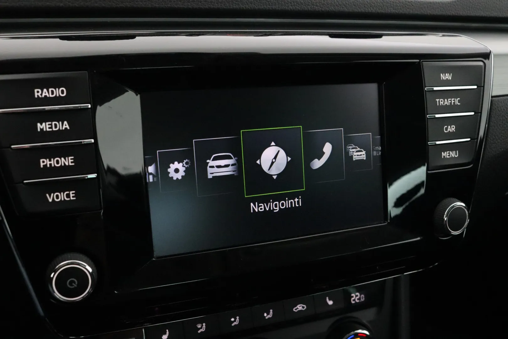 SKODA Superb BTL-640 carousel image