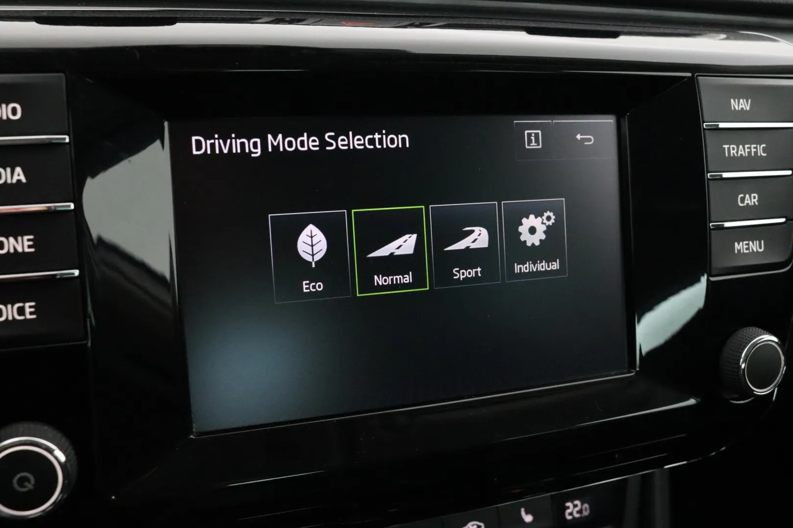 SKODA Superb BTL-640 carousel image