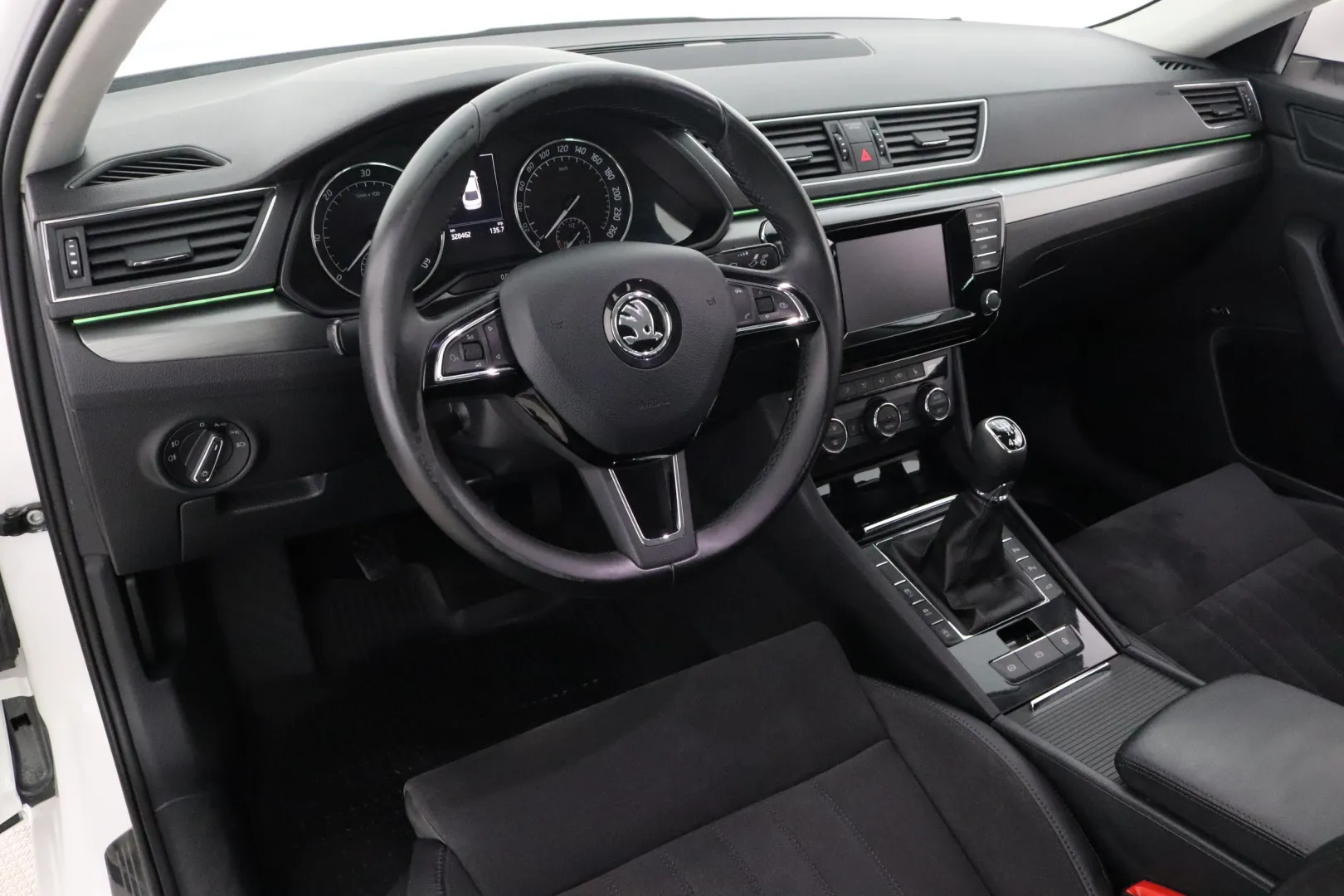 SKODA Superb BTL-640 carousel image