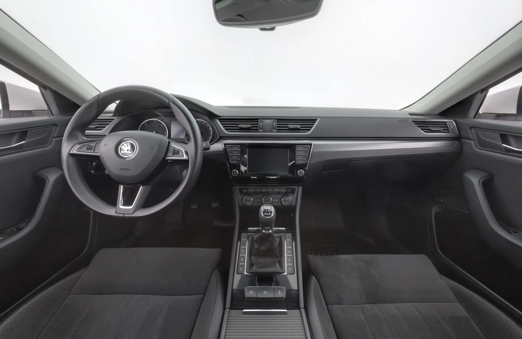 SKODA Superb BTL-640 carousel image