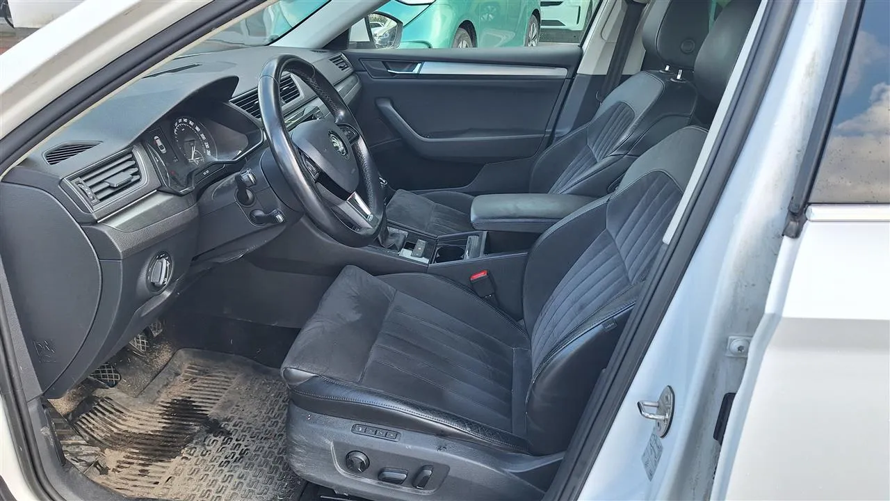 SKODA Superb BTL-640 carousel image