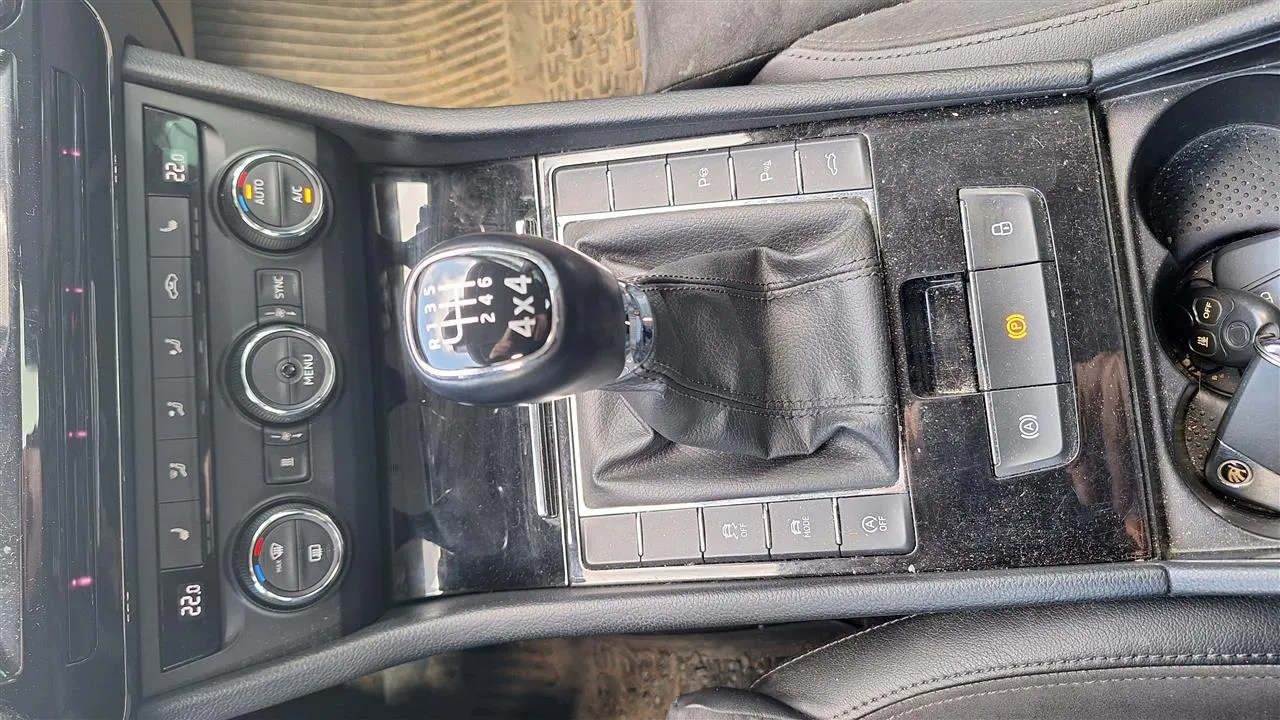 SKODA Superb BTL-640 carousel image