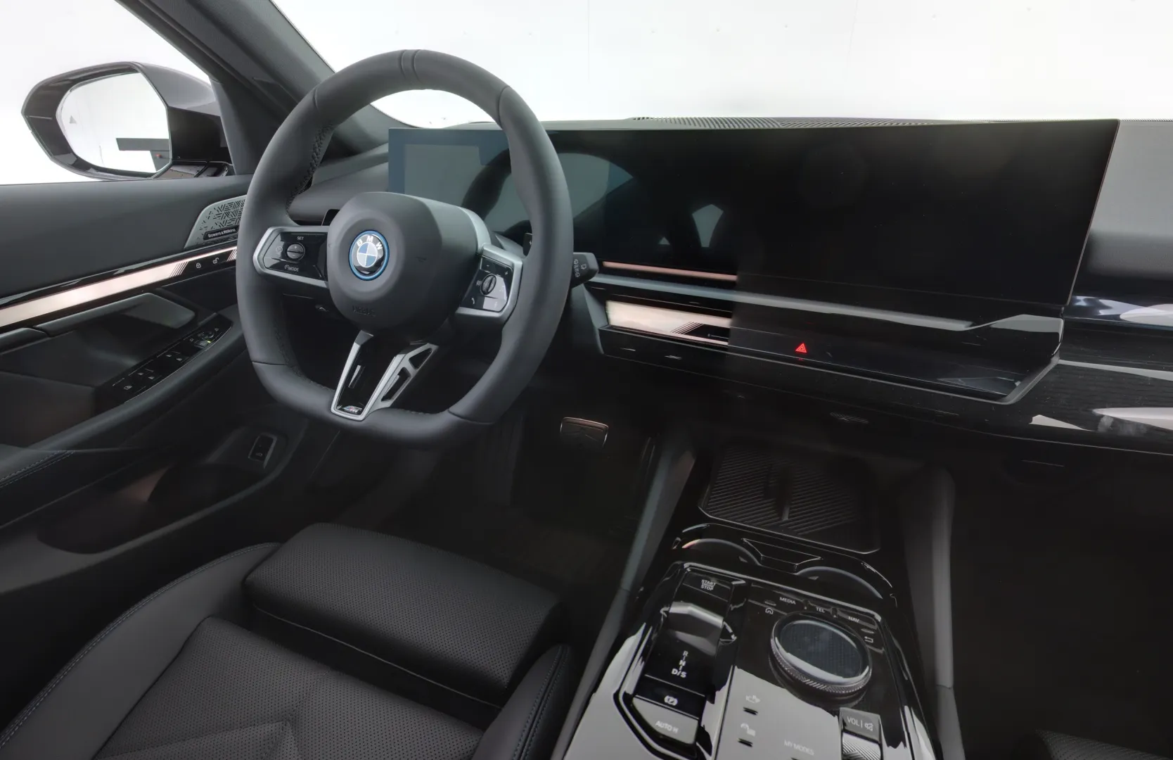 BMW 530e CSI-927 carousel image