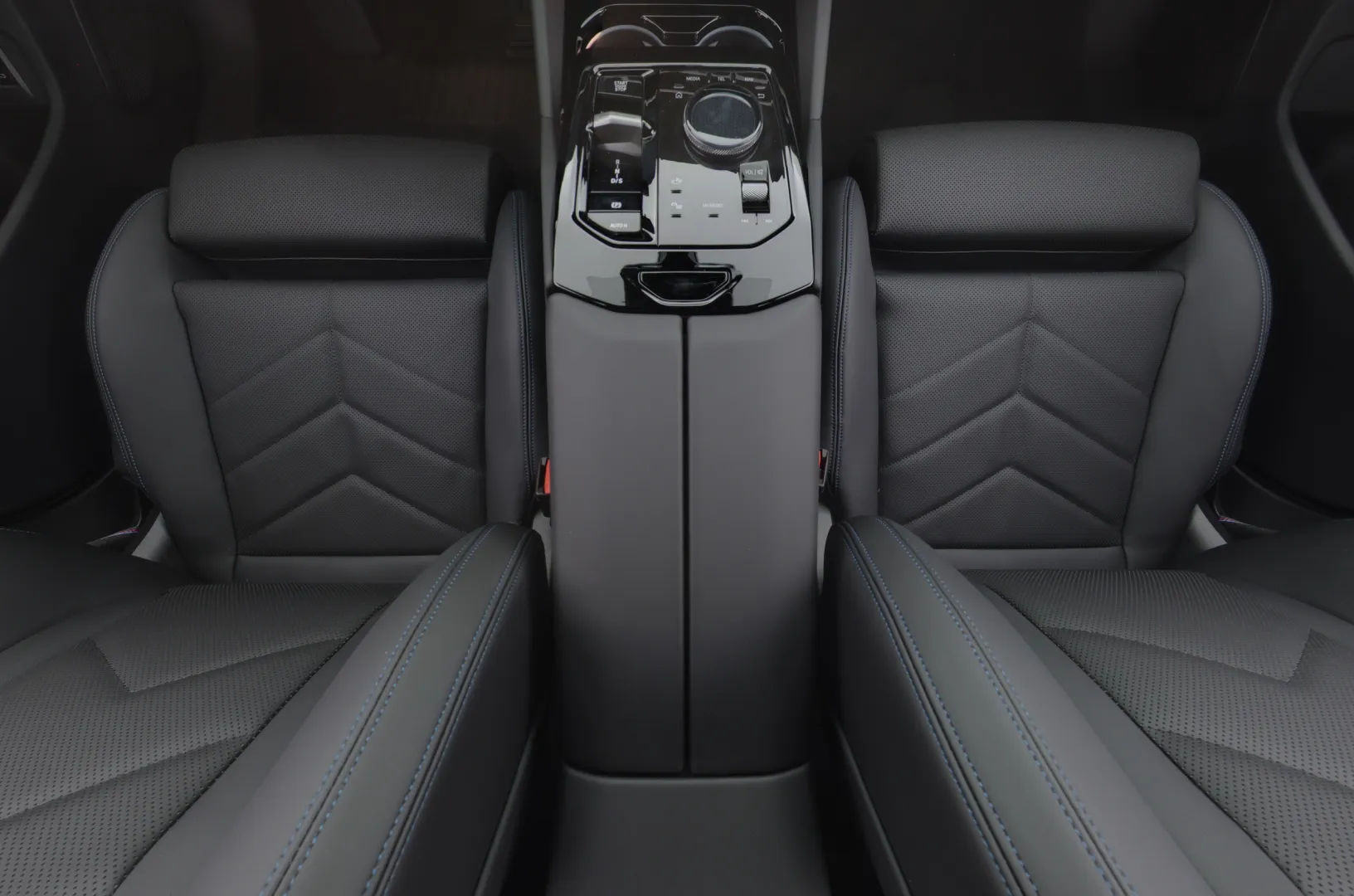 BMW 530e CSI-927 carousel image