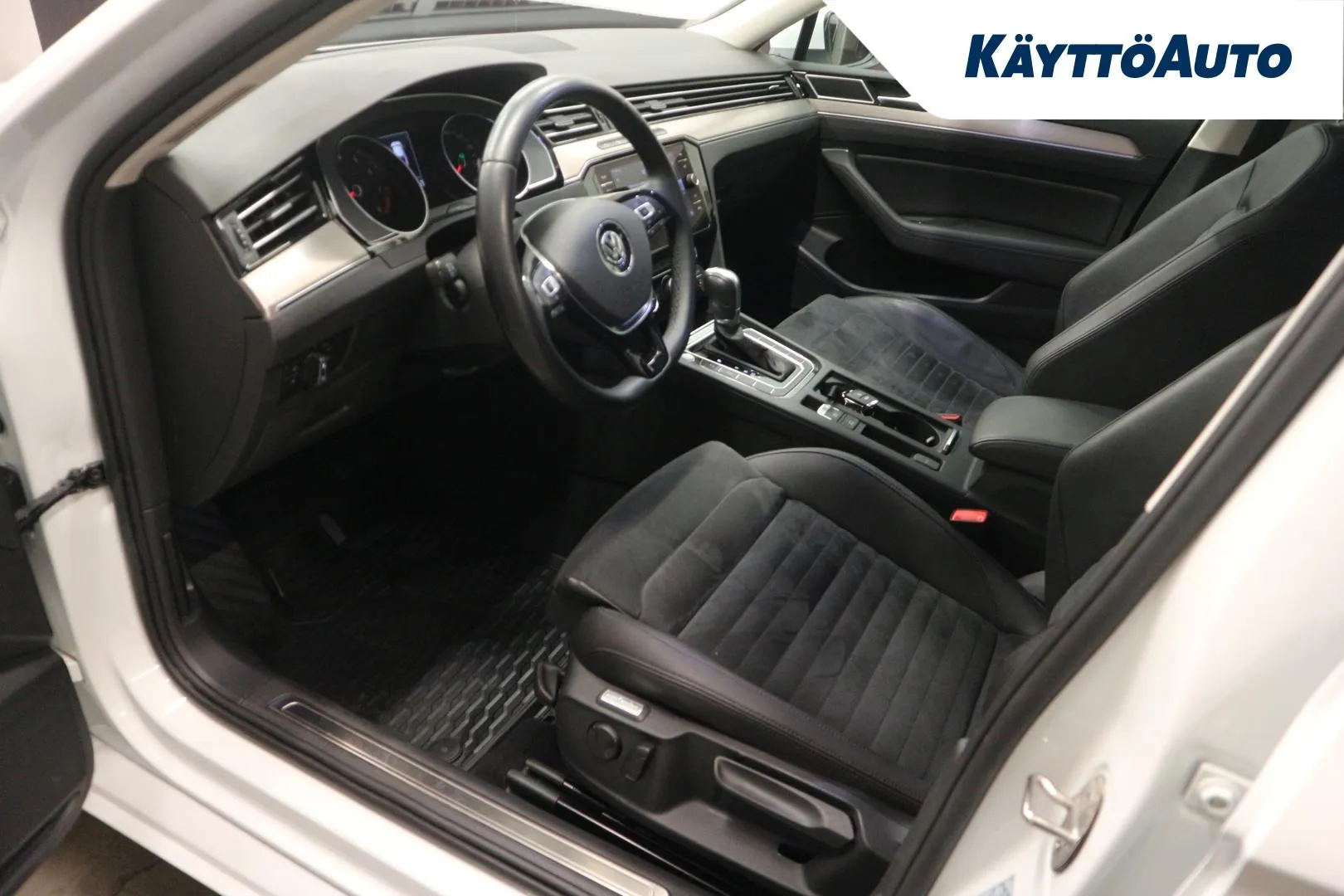 VOLKSWAGEN Passat ERB-991 carousel image